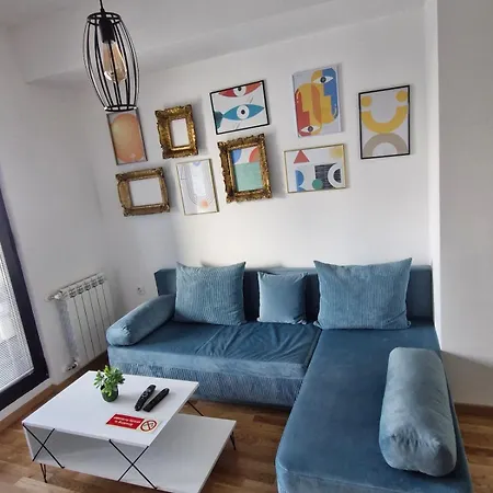 Trendy Center With Free Garage Апартаменты Скопье