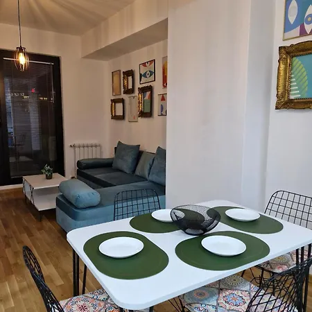 Trendy Center With Free Garage Апартаменты *