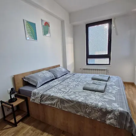 Trendy Center With Free Garage *